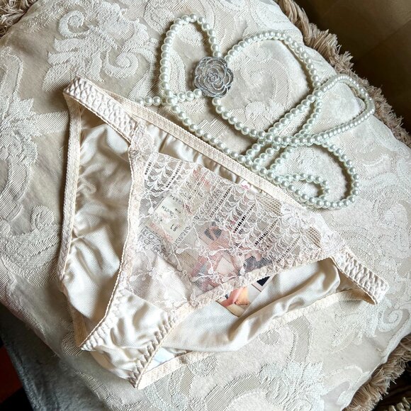 NWT Vintage 80-90s Lily Of France Cream Satin & Lace Panties